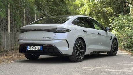 BYD Seal: la berlina elettrica cinese con Tesla “nel mirino”