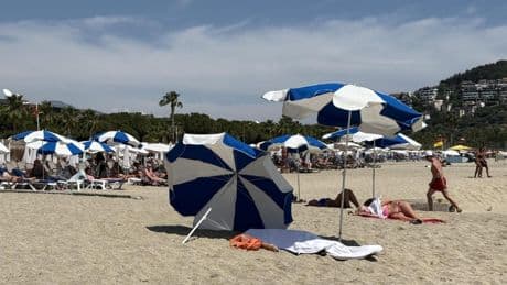Antalya’da Alman turist güneşlenirken hayatını kaybetti