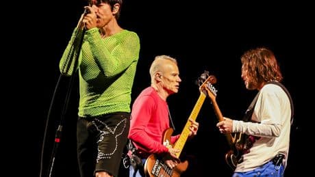 Warner Music y Bain estudian la compra del catálogo de Red Hot Chili Peppers