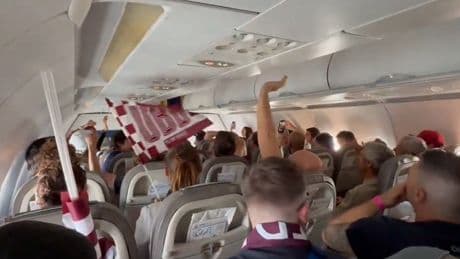 UBB-Northampton : dans l’avion, les supporters girondins mettent déjà l’ambiance (en vidéo)