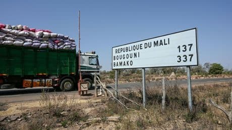 Mali: le jihadistes imposent blocus et perturbations dans plusieurs localités, l'armée sous pression