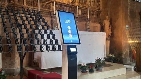 Elemosina in chiesa con il bancomat, succede a Genova