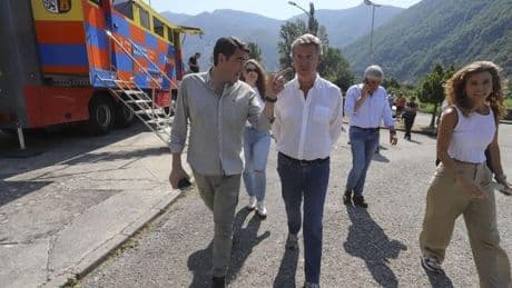 Feijóo advierte a Sánchez de que los incendios son «una crisis nacional» y carga contra «la política cutre»