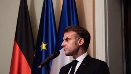 Emmanuel Macron se résout à l’épreuve de force avec l’Algérie