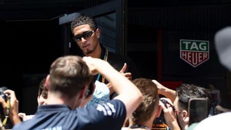 Bellingham, Kane, Palmer, Ferran Torres... ¡Desfile de futbolistas en el paddock!