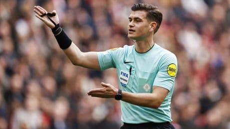 Duel om Johan Cruijff Schaal tussen PSV en Go Ahead Eagles in handen van Joey Kooij