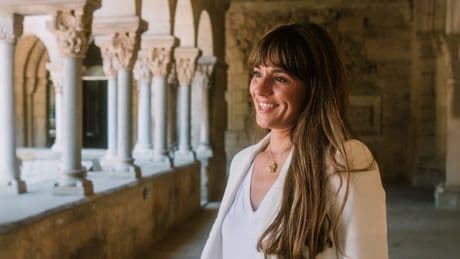 Sara Pallarés, psicóloga, afirma: “A los 53 no es mala suerte encontrar una mala pareja, es un patrón que repites al elegir hombres que no aman y solo buscan una madre que los salve”
