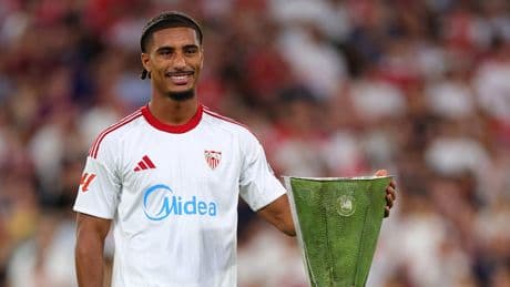 Mit Spalier und Europacup - Helden-Abschied für Bayer-Star Badé