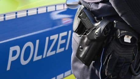 Heidenheim: 16-Jähriger greift nach Polizei-Waffe – Zeuge schreitet ein
