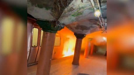 Schock für Pendler - U-Bahn geht in Flammen auf