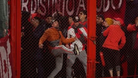 Krawalle auf den Rängen: Spiel in Buenos Aires abgebrochen
