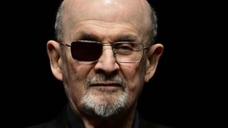 Salman Rushdie: Attentäter von Schriftsteller zu 25 Jahren Haft verurteilt