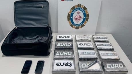Pillado en la calle con una maleta con 13 kilos de cocaína cerca de la Sagrada Família