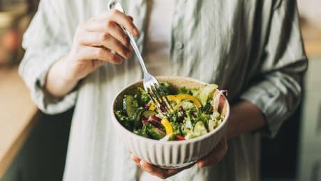 Jeden Tag Salat essen: Das passiert mit Ihrem Körper