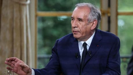 François Bayrou abat ses cartes pour éviter sa chute annoncée