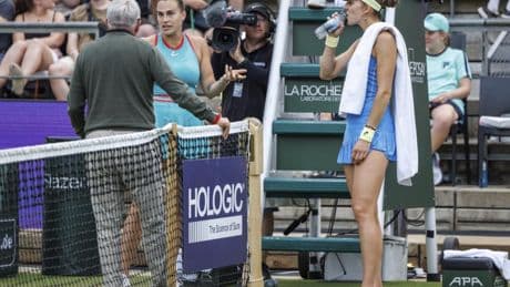 Sabalenka: "¿Vas a parar el partido porque ella dice que ese lado está resbaladizo?"