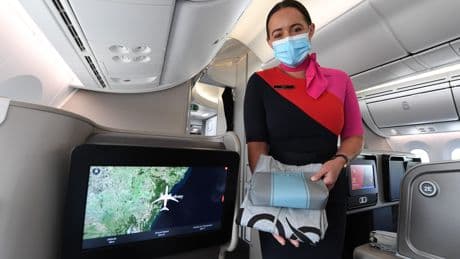 A traveler who has taken more than 325 business-class flights shares 1 thing he's surprised other passengers don't take advantage of