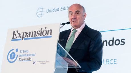 Guindos sugiere "cuestiones políticas" en la oposición doméstica a las fusiones bancarias
