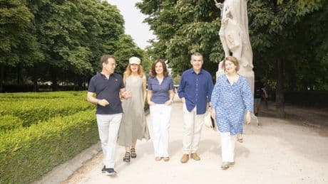 Las estatuas del Retiro, unas inesperadas lectoras en la Feria del Libro
