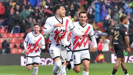 El Barça se las verá con Ratiu, lateral que estuvo en la agenda