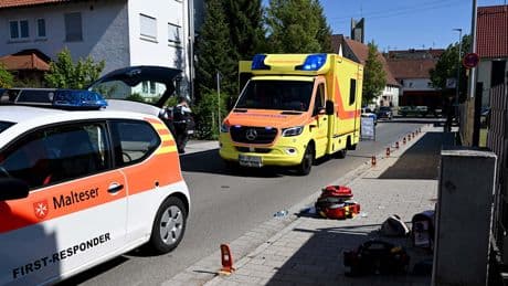 In Baden-Württemberg - Auto erfasst 2 Kinder – Mädchen in Lebensgefahr
