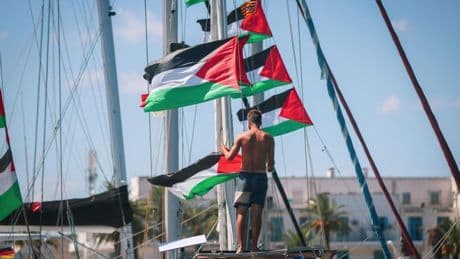 La Global Sumud Flotilla inicia la última etapa de su travesía hasta Gaza tras los ataques sufridos: "No vamos a parar"