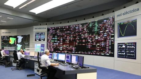 El reto de levantar el sistema eléctrico español desde un apagón total