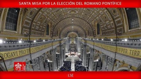 El cardenal Re pide "unidad" a la Iglesia en la misa de apertura del cónclave