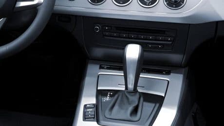 Un tapicero de coches confiesa el gran fallo de los conductores en los modelos automáticos: "Lo hace todo el mundo"