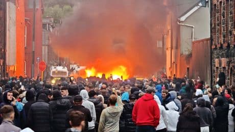 Rioting breaks out in UK town as missiles thrown at cops & homes burn after crowd gathers for protest