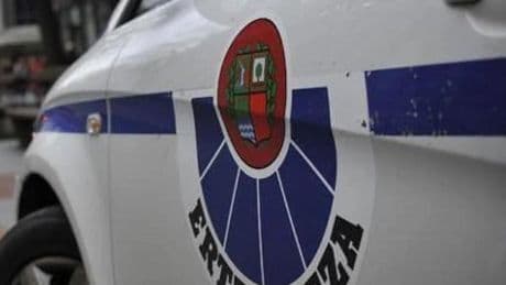 Cuatro ertzainas heridos en un accidente en Bilbao de camino a atender la agresión de un hombre a su pareja