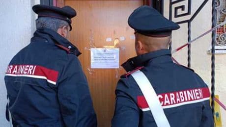 Torino, va in vacanza con la famiglia e in 4 gli occupano la casa. «Volevamo restarci solo fino al ritorno del proprietario»