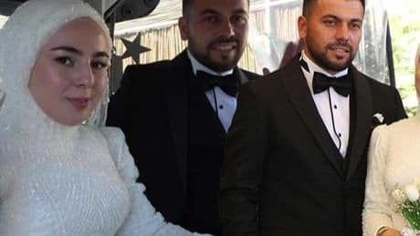 Gelinlik giydi, direksiyona geçti! Düğün arabasını gören şaşkına döndü