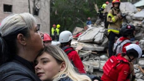 En direct, guerre en Ukraine : Donald Trump juge « écœurante » la vague d’attaques russes qui a notamment fait seize morts à Kiev