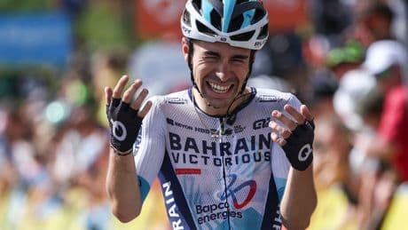 Lenny Martínez, el nuevo ídolo francés, vence en la coronación de Pogacar en el Critérium Dauphiné