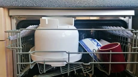 Spülmaschine beladen: Mit einem Trick passt auch hohes Geschirr rein