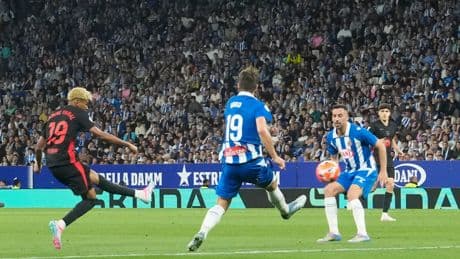 Título y derbi llevan la firma de Lamine: el Barcelona se corona campeón de Liga