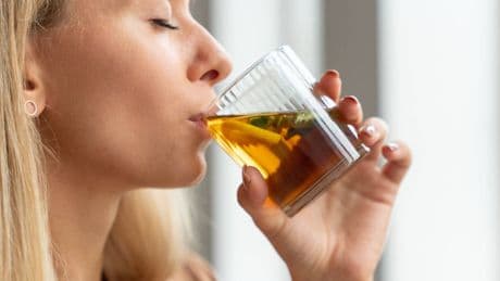 La infusión ideal para aplanar el vientre si has comido mucho pan o harinas