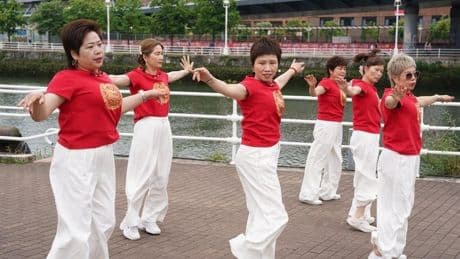 Bailes, artes marciales, paseos en kayak por la ría… Así celebra la comunidad china de Euskadi el festival 'Barco de Dragón' en Bilbao