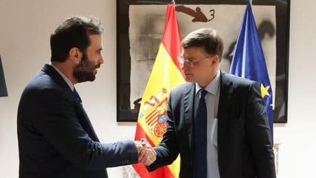 Bruselas pide a España que la presión fiscal pase del empleo al consumo, el sector inmobiliario y la contaminación