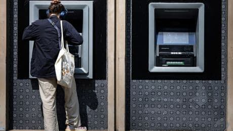 Soixante ans après la loi de 1965, l’égalité entre les sexes reste à conquérir dans les banques