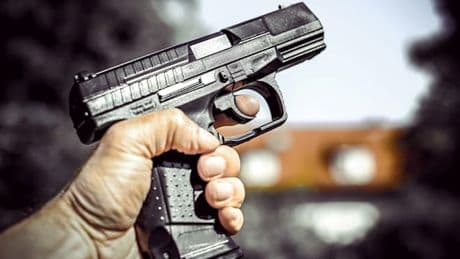 45-Jähriger schießt auf Kinder im Ferienlager und verletzt Jungen