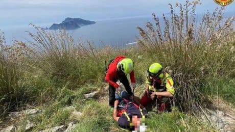 Reddingsactie bij Vesuvius voor Nederlander die gewond raakt na val