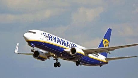Ryanair, allarme incendio su un volo da Palma de Maiorca: 18 feriti tra i passeggeri in fuga