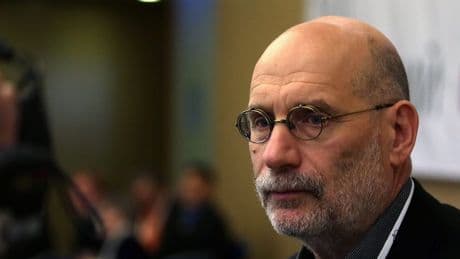 Ukraine-Krieg: Russland verurteilt Schriftsteller Boris Akunin zu 14 Jahren