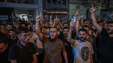 “LeMan”, dernier journal satirique turc, attaqué par des islamistes et visé par la justice
