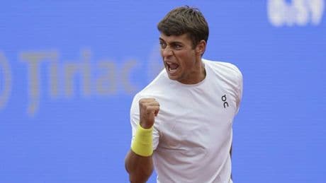 Cobolli in finale ad Amburgo, l'azzurro supera Etcheverry in tre set e punta al titolo