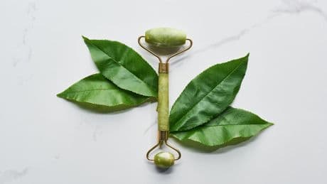 Gesichtsroller: Massage mit Wirkung: Kann ein Jade-Roller das Hautbild verbessern?