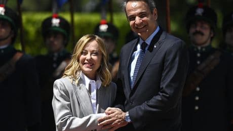 Meloni pacta una interconexión con Grecia y lanza a sus empresas a la energía nuclear tras el apagón español para ser "hub eléctrico mediterráneo"