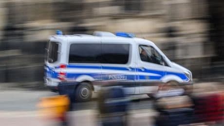 Radlader auf Bundesstraße: Nach Feiertagsfahrt: Ermittlungen wegen versuchten Mordes